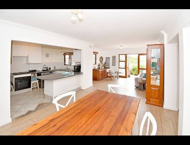 2 BEDROOM SECTIONAL TITLE FOR SALE IN SANDRINGHAM